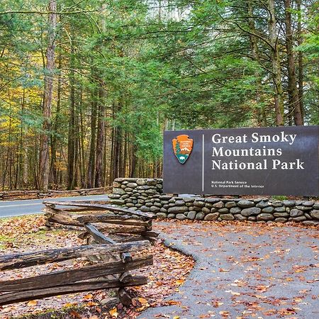 Mountain Hideaway Villa Gatlinburg Exterior photo