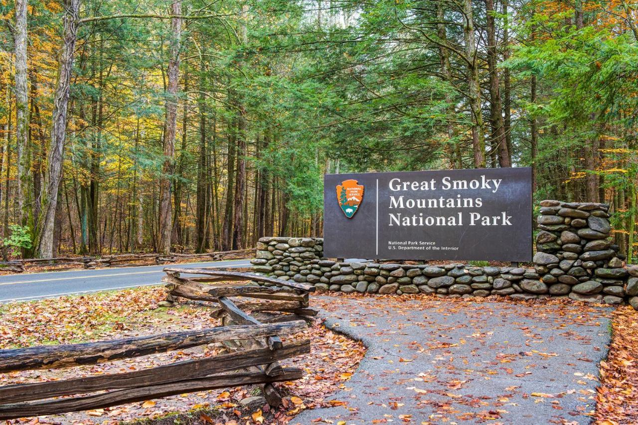 Mountain Hideaway Villa Gatlinburg Exterior photo